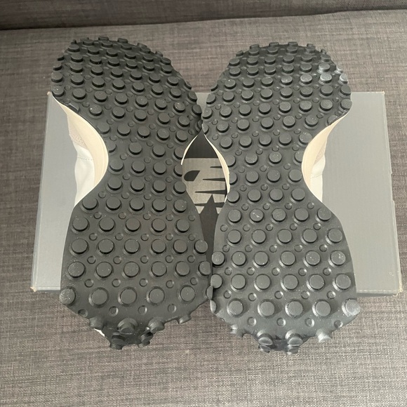 New Balance 327 size US7 NEW IN BOX - Picture 5 of 6